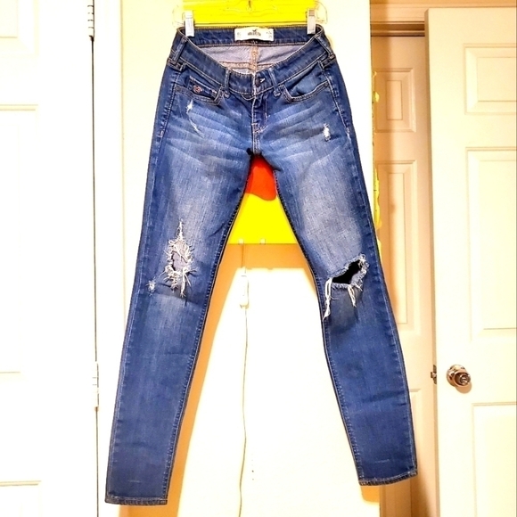 Hollister | Skinny Distressed Jean - Picture 1 of 4